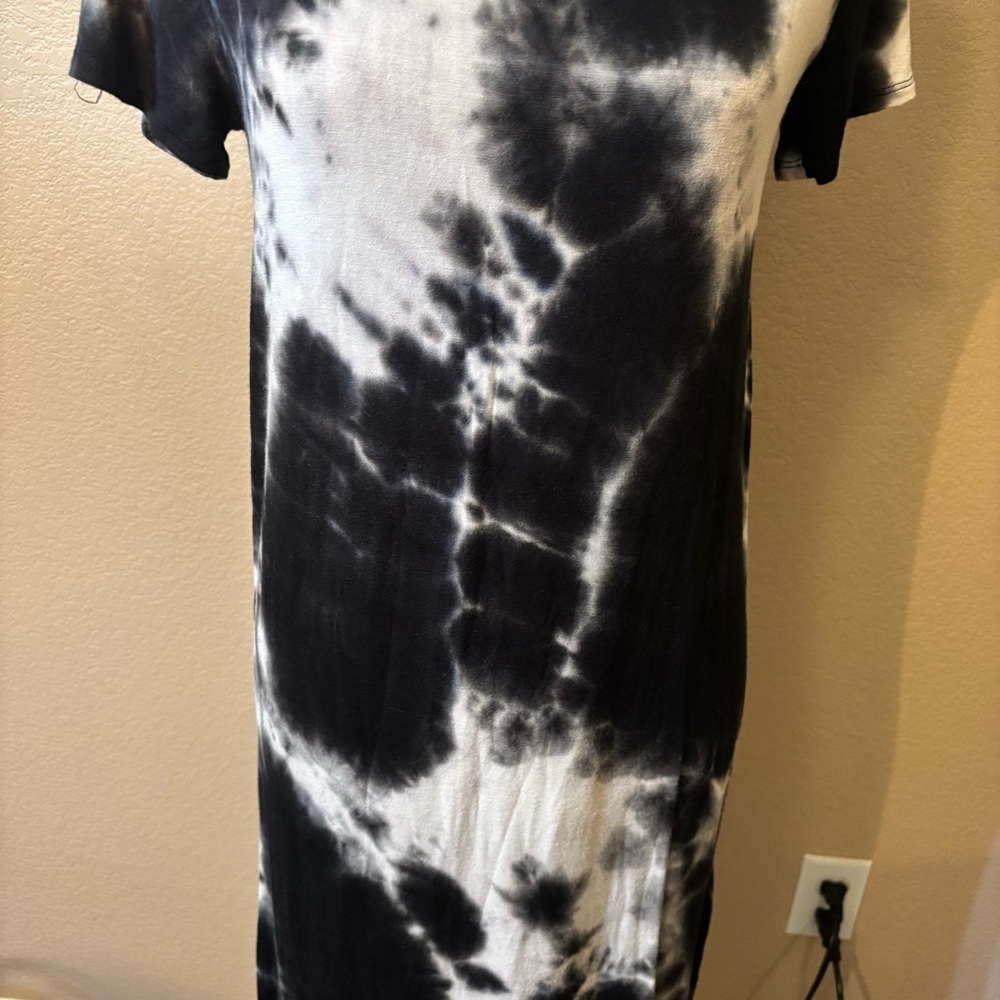 Caution To The Wind Dress Small Black & White Tie-Dye Short Sleeve Midi Hi-Low - Picture 3 of 14